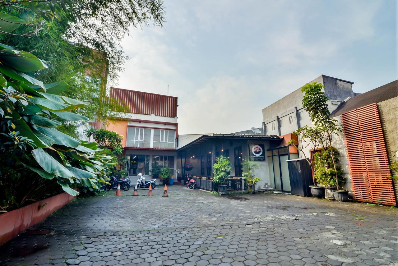 Image Hotel And Resto Bandung Exteriör bild